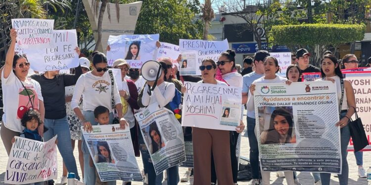 Se manifiestan familiares de joven desaparecida en Mazatlán