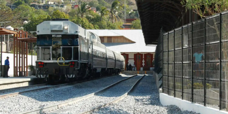 Sheinbaum anuncia que Tren Interoceánico operará al 100% en primer semestre de 2026