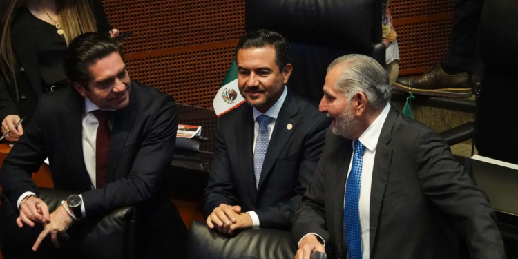 Yunes Márquez se suma a la bancada de Morena en el Senado