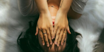 ¿Cuáles son las causas de que los adolescentes duerman menos?