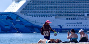 Turismo extranjero deja derrama de más de 32 mil mdd en 2024: INEGI