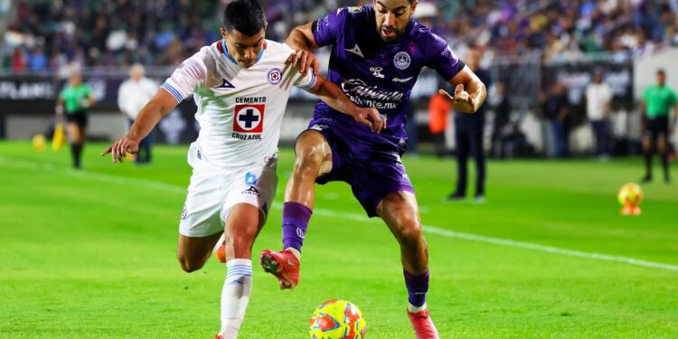 Mazatlán frena a Cruz Azul con un empate en casa
