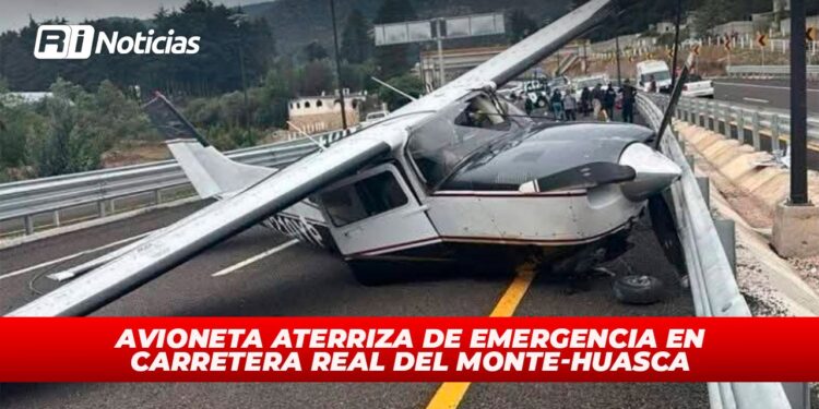 Avioneta aterriza de emergencia en carretera Real del Monte-Huasca