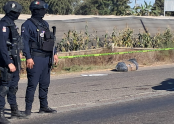 Hallan cuerpo envuelto en cobija sobre la carretera a Eldorado