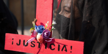 Una mujer es asesinada cada diez minutos por su pareja o un familiar