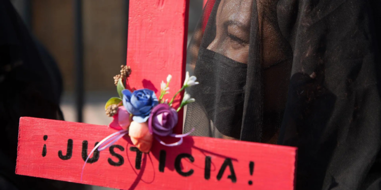 Una mujer es asesinada cada diez minutos por su pareja o un familiar