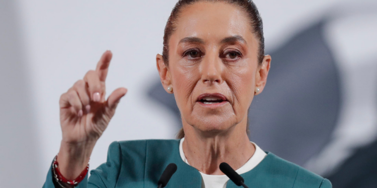 Sheinbaum revela que hackearon su teléfono y correo electrónico