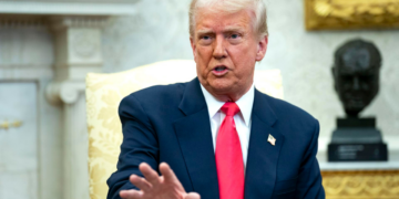 Trump pide a indocumentados que se “autodeporten” antes de ser detenidos