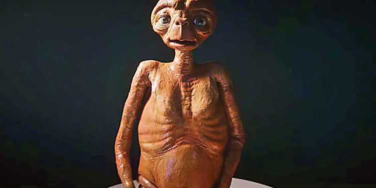 ¡Llévate a E.T. a tu casa! Subastan prototipo original de la exitosa película