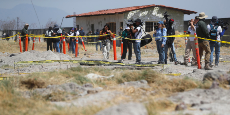 Toca a FGR investigar a fondo lo que pasó en rancho de Teuchitlán: Sheinbaum