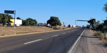 Líder agrícola despojado es de su camioneta en la Maxipista
