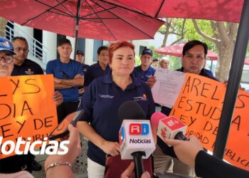 Policías jubilados se manifiestan en el Congreso, piden homologación de salario