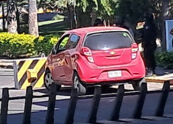 Vehículo baleado ingresa a la Novena Zona Militar en Culiacán