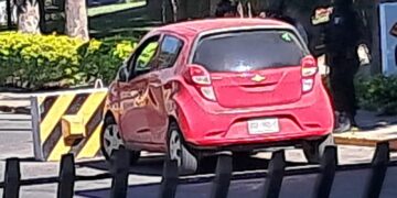 Vehículo baleado ingresa a la Novena Zona Militar en Culiacán