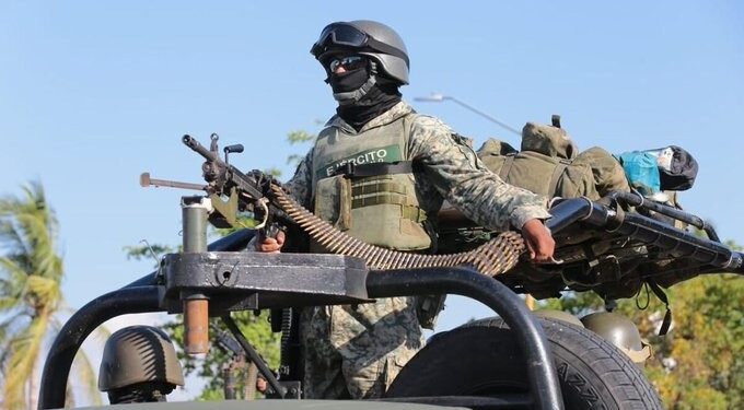 Tras enfrentamiento en San Ignacio, militares detienen a hombre con un barret