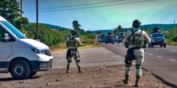 Cierran carretera a Cosalá por presuntos artefactos explosivos