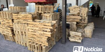 Oficialía Mayor decomisó el pasado domingo 976 sillas y más de 3 mil artículos diversos