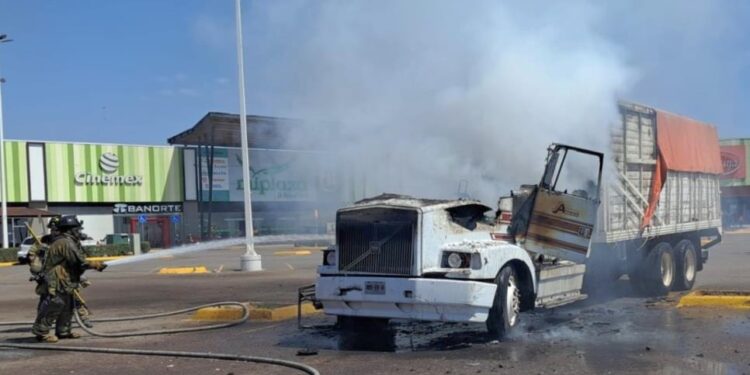 Se incendia torton en sector Abastos en Culiacán