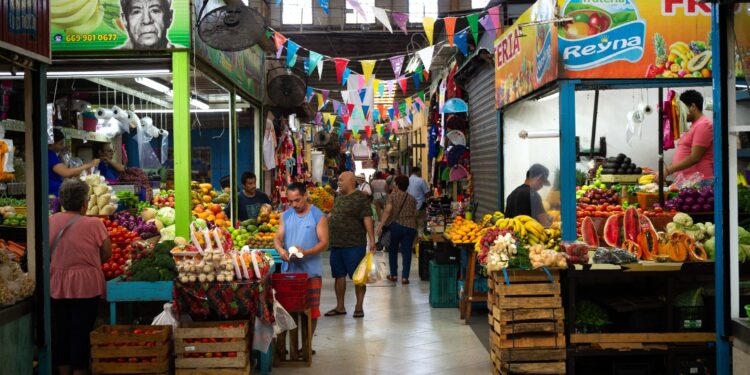 Locatarios del Mercado Pino Suárez reportan repunte en ventas durante el Carnaval de Mazatlán
