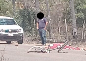 Ciclista es atropellado por camioneta en la carretera estatal al Caimanero en El Rosario