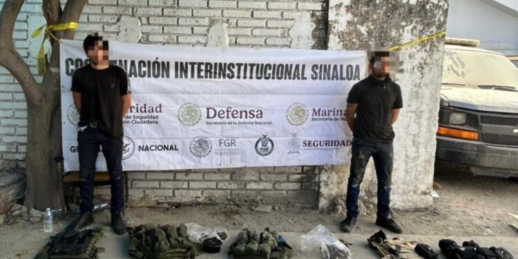 Marina detiene a tres hombres armados en vehículo robado en Mazatlán