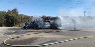Se incendia camión de valores en la Carretera México 15