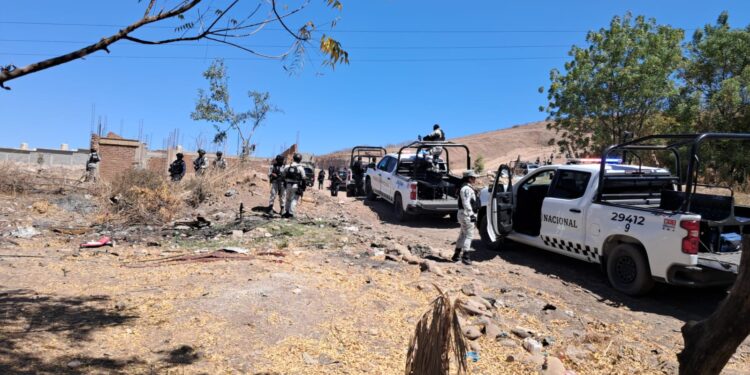 Se enfrentan a balazos autoridades y civiles en Jardines de la Sierra en Culiacán