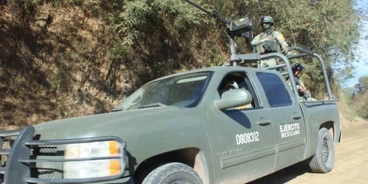 Persecución y enfrentamiento entre SEDENA y civiles armados en Rosario