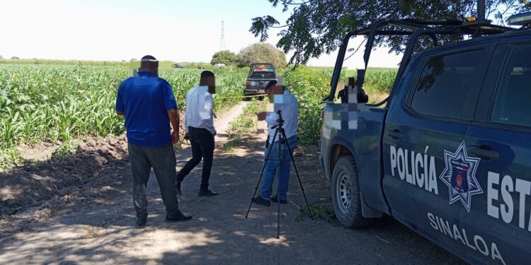 Encuentran los cuerpos de un hombre y una mujer dentro de camioneta en Navolato