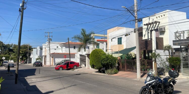Balacera en la colonia Aurora: atacan vivienda y vehículo