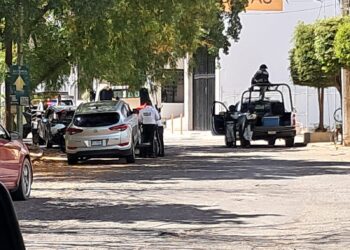 Militares aseguran dos vehículos en Las Quintas, en Culiacán