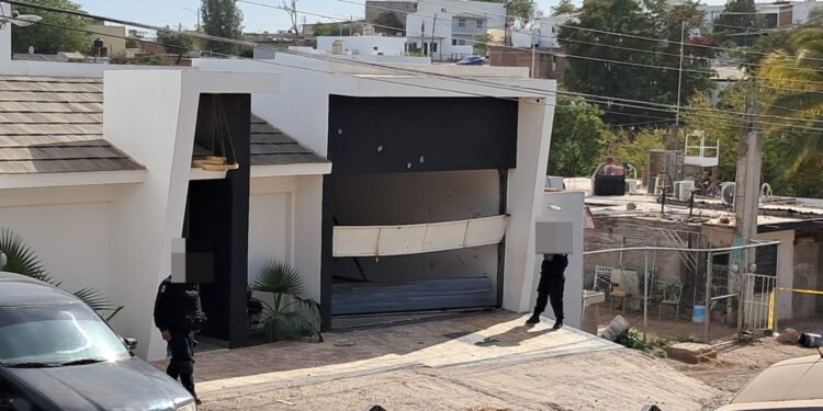 Rafaguean vivienda en la colonia Lázaro Cárdenas, en Culiacán