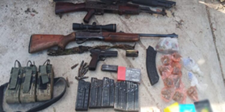 Secretaría de Marina asegura vehículos, armas y droga en Cosalá