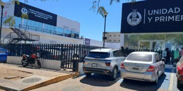 Despojan cinco vehículos de un lote de autos en Culiacán