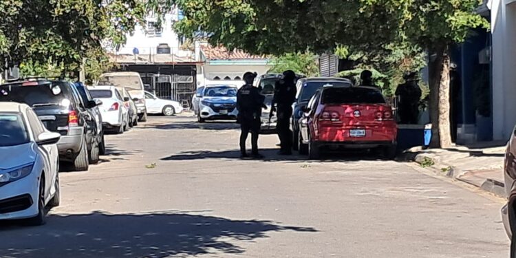 Tras persecución asesinan a balazos a tres personas en Villas del Real en Culiacán