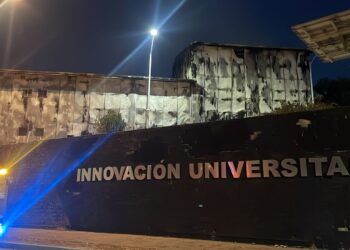 Se incendia Teatro de Innovación de la UAS, en Culiacán