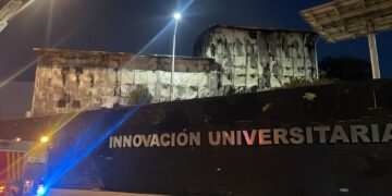 Se incendia Teatro de Innovación de la UAS, en Culiacán