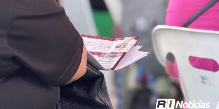 Gobierno Federal entrega en Mazatlán Beca Rita Cetina