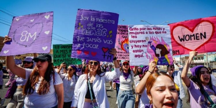 Sheinbaum dice estar del lado de las víctimas de desaparición y feminicidio tras marchas del 8M