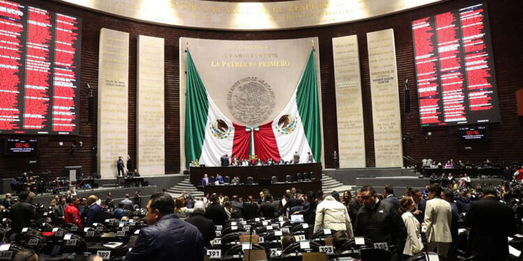 Monreal niega coerción a diputadas morenistas en desafuero a Cuauhtémoc Blanco