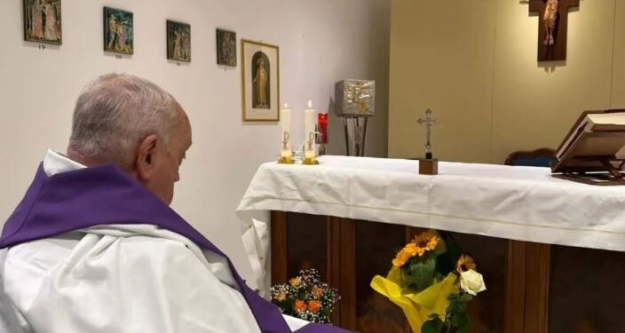 Difunden la primera foto del papa Francisco desde su hospitalización