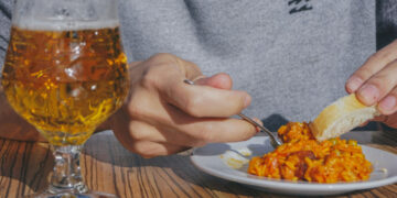 Biólogos describen una antigua neurohormona que controla el apetito