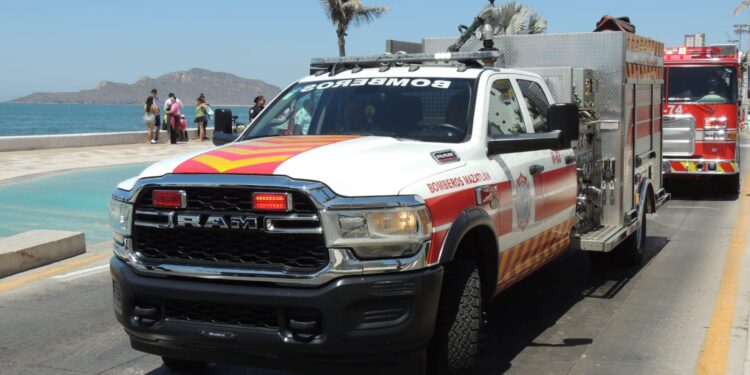 Bomberos Mazatlán refuerza preparativos para Semana Santa