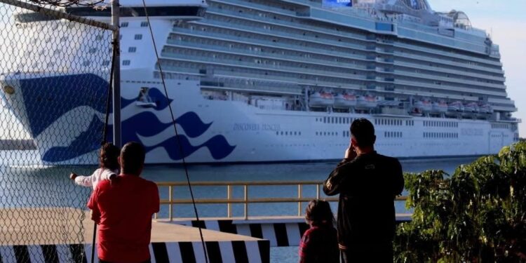 Crucero Discovery Princess llega a Mazatlán con más de 3 mil pasajeros a bordo