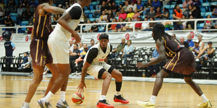 Intensidad de Venados Basketball sobre la duela del Lobo Dome los lleva a vencer a Frayles de Guasave