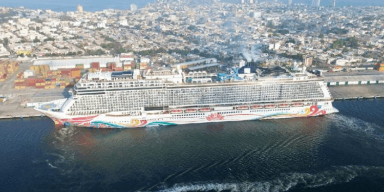 Arriban más de 15 mil turistas de cruceros durante Semana de Pascua en Mazatlán