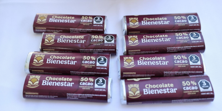 “Tiene poco azúcar por norma”: Sheinbaum defiende el Chocolate Bienestar por sellos de advertencia