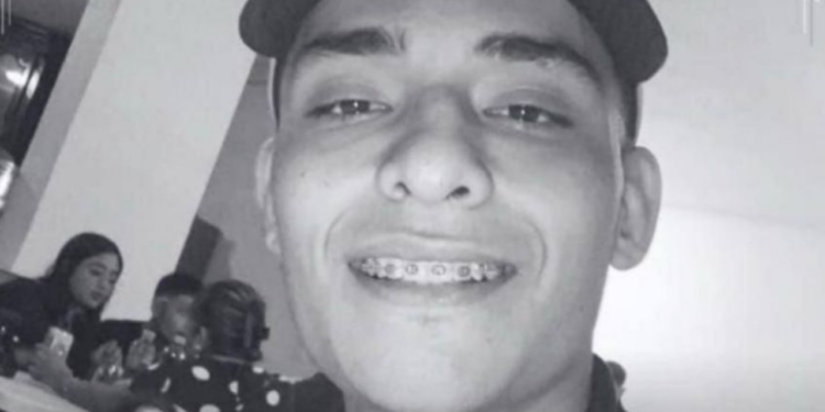 “Lo salvaste, aunque agotaste todas tus fuerzas”: Madre se despide de joven que se ahogó al rescatar a un niño del mar