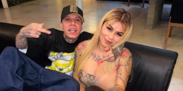 ¿Son novios? Mona y Santa Fe Klan vuelven a salir y la tiktoker presume que el rapero le escribió una canción: “Mi morrita”