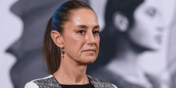 Sheinbaum sorprende a las redes, muestra foto suya de hace “Algunos ayeres” con impactante look